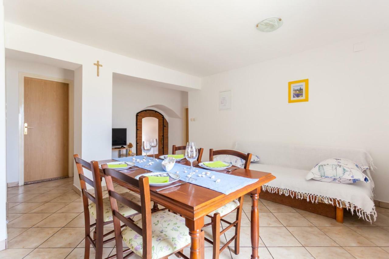 Marina Apartment Malinska Bagian luar foto