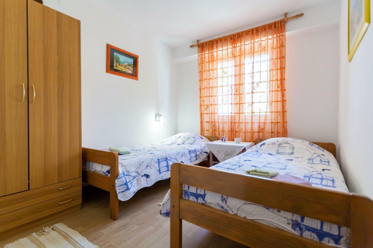 Marina Apartment Malinska Bagian luar foto