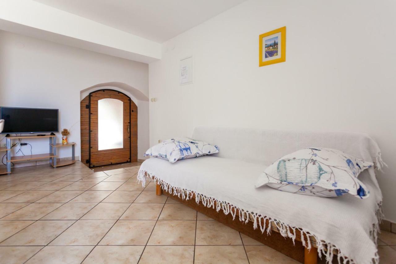Marina Apartment Malinska Bagian luar foto